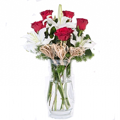 Vazoda Beyaz Lilyum ve Kırmızı Güller