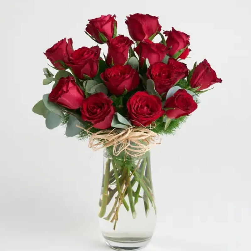 Cam Vazoda 15 Kırmızı Gül