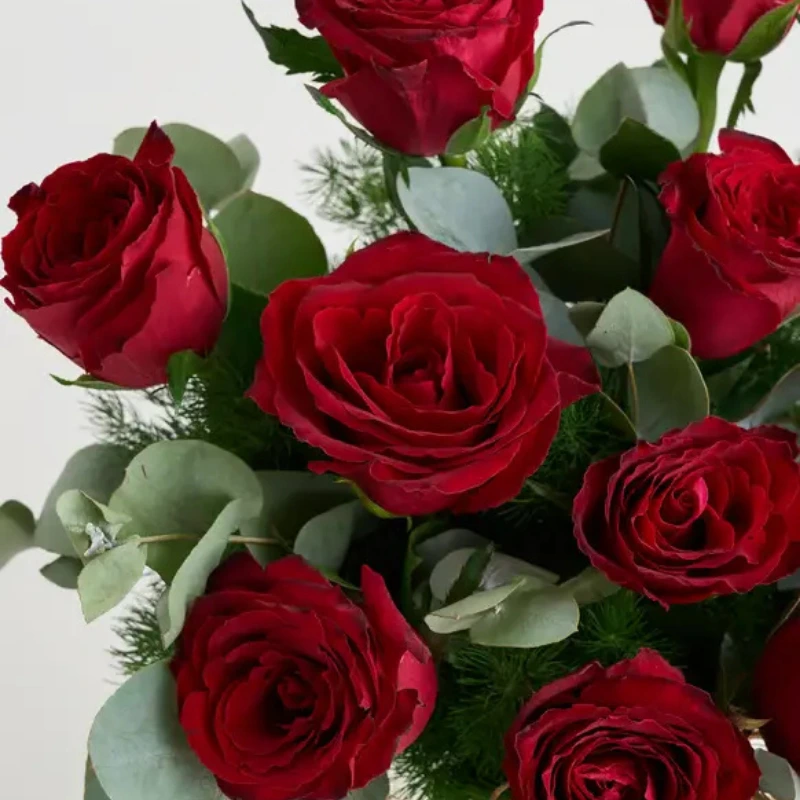 Cam Vazoda 15 Kırmızı Gül