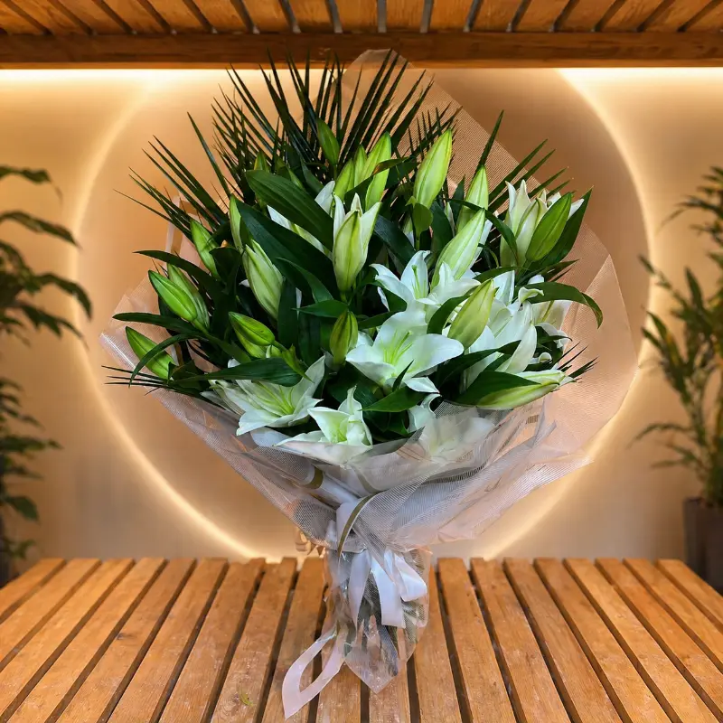 Saf Zarafet Beyaz Lilyum Buketi