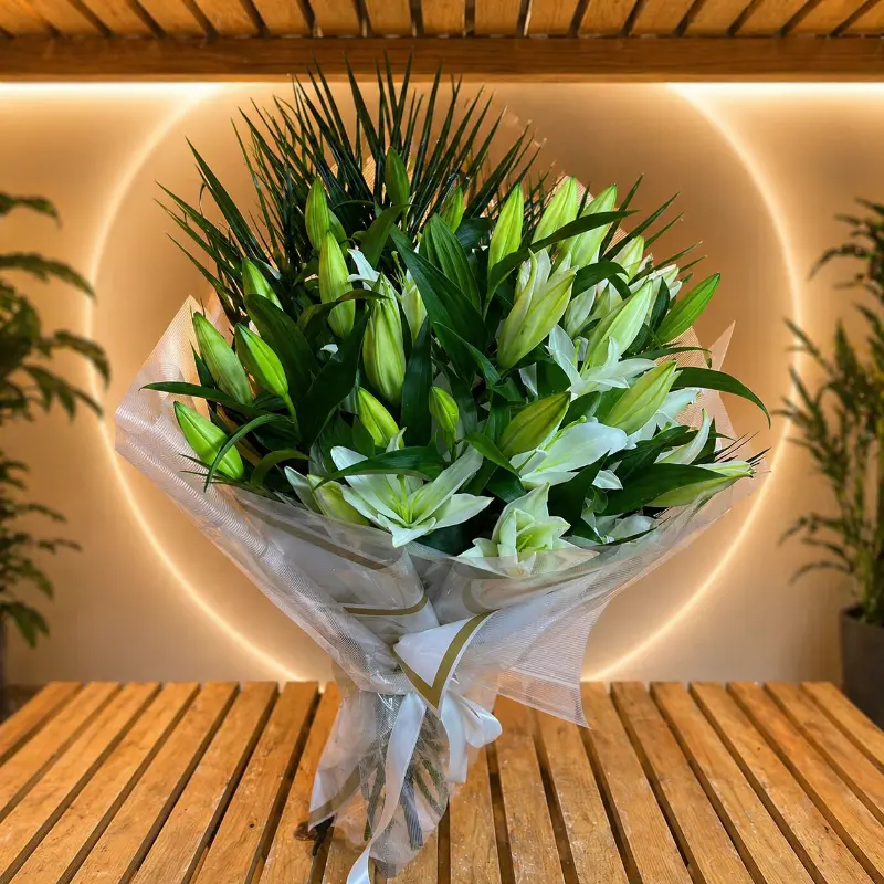 Saf Zarafet Beyaz Lilyum Buketi